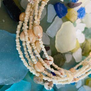 6/$16 NWOT Delicate shell and bead necklace